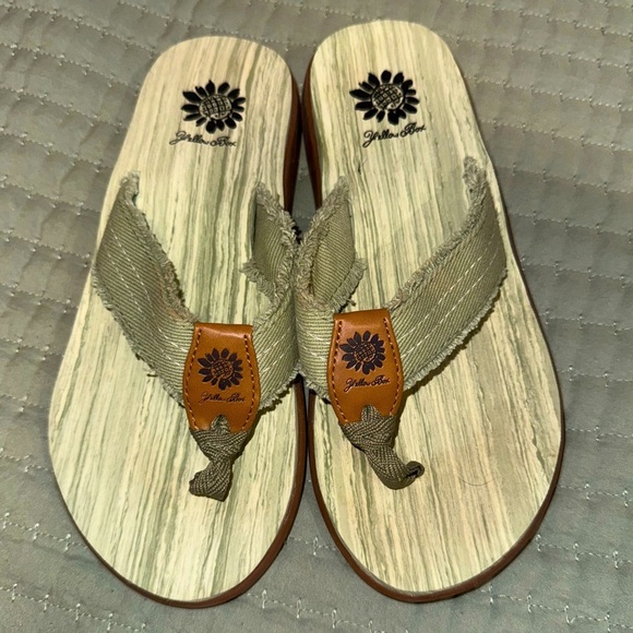 Yellow Box Gerri Sandals in Sage color. Size 7.5. Worn once EUC - Picture 1 of 9